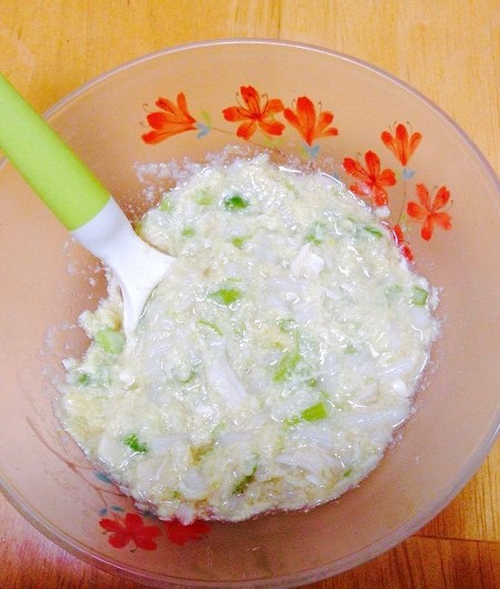 Sử dụng bột khoai tây Katakuriko để giúp bé ăn thô dễ dàng.