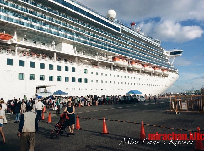 Tàu Diamond Princess cập cảng bến Shimizu