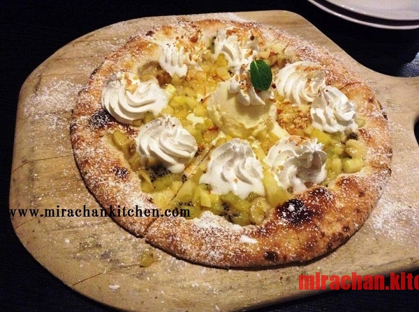 Bánh Fruit Pizza