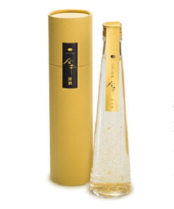Rượu sake chứa lá vàng