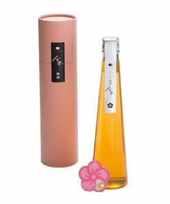 Rượu mơ chứa lá vàng Hakuichi 
