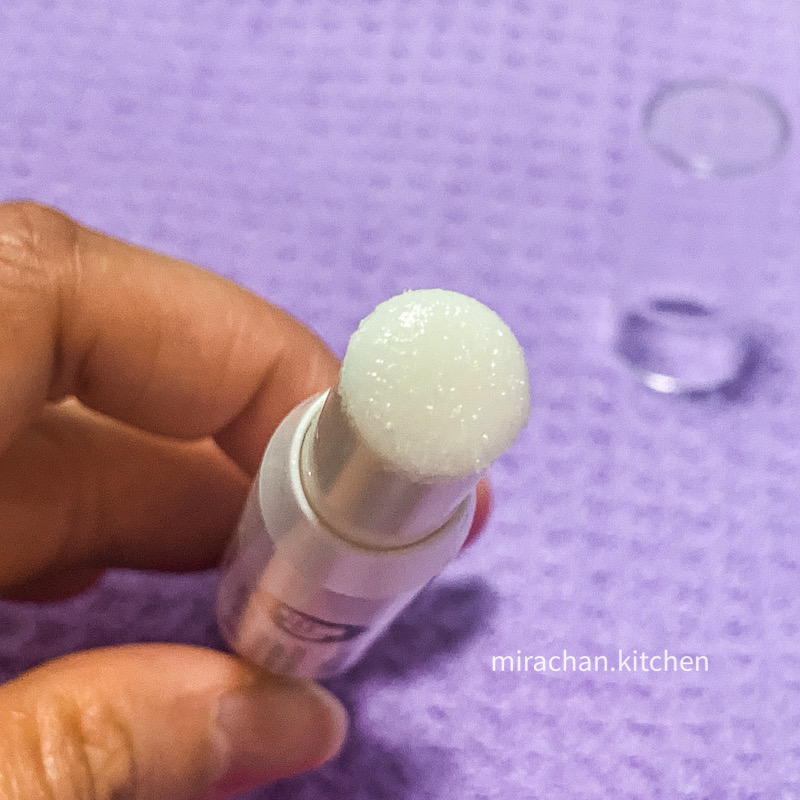 Son dưỡng tẩy tế bào chết môi Revlon